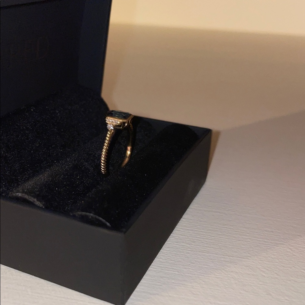 Jared’s London Blue Topaz Ring - Picture 7 of 9